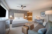 Homewood Suites by Hilton Providence Downtown客房内的一张或多张床位