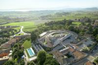 Relais Forte Benedek Wine & SPA - Adults Only内部或周边的泳池