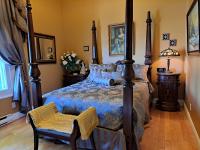 Gîte au Charme Victorien客房内的一张或多张床位