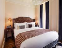The Hotel Chelsea客房内的一张或多张床位