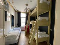 Amsterdam Rembrandt Square city center Hotel客房内的一张或多张床位