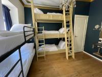 Amsterdam Rembrandt Square city center Hotel客房内的一张或多张床位