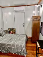 T1 bis bungalow chez Appart-Saint-Louis客房内的一张或多张床位