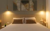 Nathan&#39;s Suites On The Beach客房内的一张或多张床位