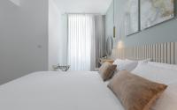 Nathan&#39;s Suites On The Beach客房内的一张或多张床位