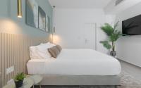 Nathan&#39;s Suites On The Beach客房内的一张或多张床位