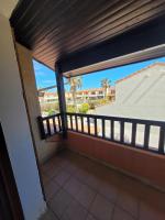 Villa 6p piscine spa privatif wifi proche des plages的阳台或露台