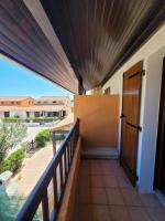 Villa 6p piscine spa privatif wifi proche des plages的阳台或露台