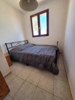 Villa 6p piscine spa privatif wifi proche des plages客房内的一张或多张床位