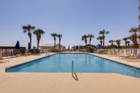 Gulf Shores Condo with Balcony 2 Mi to Fort Morgan!内部或周边的泳池