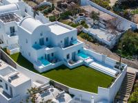 Cycladic Suites & Spa内部或周边的泳池