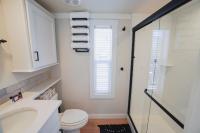 Farmhouse Tiny home with fishing Pond - Oak Cabin的一间浴室
