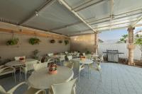 Villa Li Eilat餐厅或其他用餐的地方