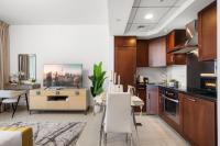 Luxury Studio, 29 Boulevard near Burj Khalifa Downtown - Chalet Homes的厨房或小厨房