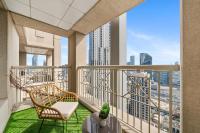 Luxury Studio, 29 Boulevard near Burj Khalifa Downtown - Chalet Homes的阳台或露台