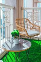 Luxury Studio, 29 Boulevard near Burj Khalifa Downtown - Chalet Homes的阳台或露台