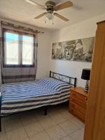 Villa 6p piscine spa privatif wifi proche des plages客房内的一张或多张床位