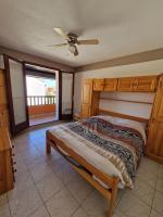 Villa 6p piscine spa privatif wifi proche des plages客房内的一张或多张床位