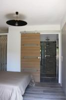 LA CASETA, Gîte 4 étoiles entre mer et lac marin客房内的一张或多张床位