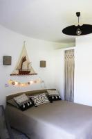 LA CASETA, Gîte 4 étoiles entre mer et lac marin客房内的一张或多张床位