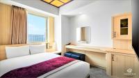 Daiwa Roynet Hotel KANAZAWA-MIYABI客房内的一张或多张床位