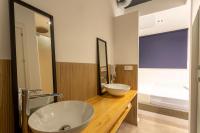 Malaga Stop Hostel AB的一间浴室