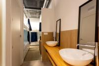 Malaga Stop Hostel AB的一间浴室