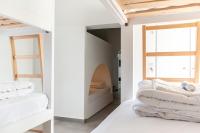 Central Hostel Oia客房内的一张或多张床位