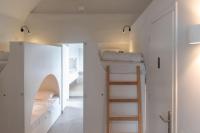 Central Hostel Oia客房内的一张或多张双层床