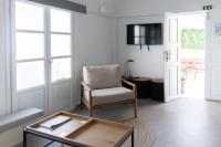 Central Hostel Oia的电视和&#47;或娱乐中心