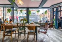Malacuna Manchester餐厅或其他用餐的地方