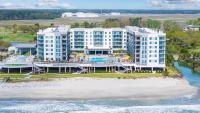 默特尔比奇Holiday Inn Club Vacations Myrtle Beach Oceanfront的海滩度假村的鸟瞰图