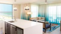 Holiday Inn Club Vacations Myrtle Beach Oceanfront的厨房或小厨房