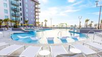 Holiday Inn Club Vacations Myrtle Beach Oceanfront内部或周边的泳池