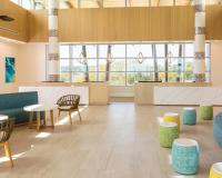 Holiday Inn Club Vacations Myrtle Beach Oceanfront的休息区