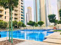 Luxury Studio, 29 Boulevard near Burj Khalifa Downtown - Chalet Homes内部或周边的泳池