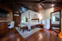 Chachagua Rainforest Hotel &amp; Hot Springs客房内的一张或多张床位
