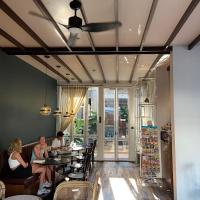 Khunluang Hostel的休息区
