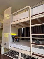 Chiza hostel Chiangmai客房内的一张或多张双层床