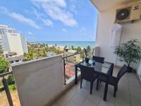 Sea View Condo by Ceylon Spaces的阳台或露台