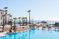 Iberostar Selection Andalucia Playa内部或周边的泳池