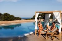 Iberostar Selection Andalucia Playa内部或周边的泳池