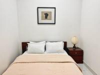 Sea View Condo by Ceylon Spaces客房内的一张或多张床位