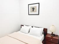 Sea View Condo by Ceylon Spaces客房内的一张或多张床位