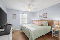 Condo in Gulf Shores King Suite客房内的一张或多张床位