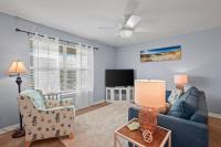 Condo in Gulf Shores King Suite的电视和&#47;或娱乐中心