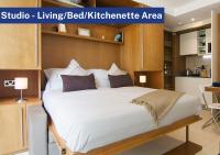 Bentley Holiday Apartments - West One客房内的一张或多张床位