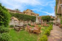 Villa Khufu Pyramids Hotel外面的花园