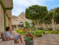 Villa Khufu Pyramids Hotel外面的花园