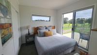 Country Comfort - only 10 minutes from Hamilton CBD客房内的一张或多张床位